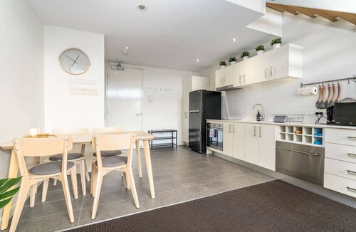 Braddon Apartment | Bright Loft-Style Apt with Gorgeous View