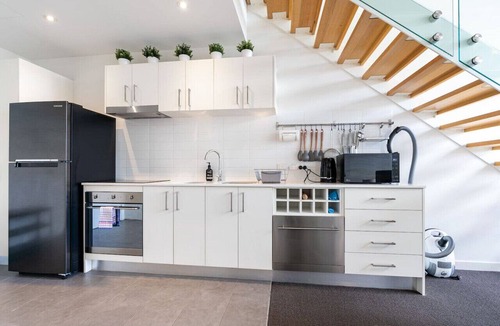 Braddon Apartment | Bright Loft-Style Apt with Gorgeous View