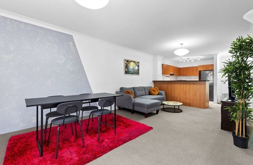 Marrickville Apartment | Bright Marrickville Flat with Balcony & Parking