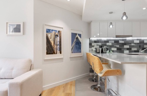 Darling Harbour Apartment | Bright & Spacious 1-Bed in Vibrant Sydney