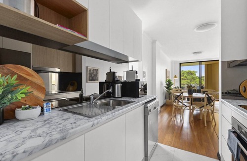 Surry Hills Apartment | Bright & Spacious Surry Hills Apartment