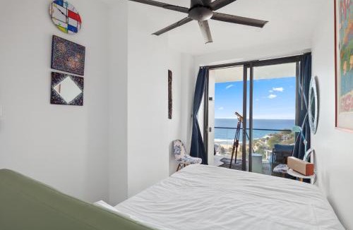 Tamarama Apartment | Bright Tamarama 2-Bed Apartment with Balcony Views