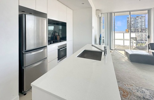 Zetland Apartment | Bright Zetland Apartment with CBD Views and Fast Free WiFi