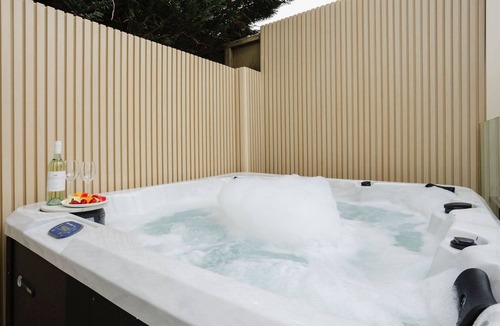 Brighton House | Brighton Coastal Hideaway with Free Parking