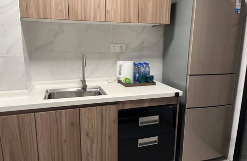 Central Business District Apartment | BrisAudio-Visual X Ju