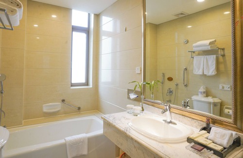 Hong Kou Hotel | Broadway Mansions Hotel - On the Bund