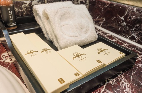 Hong Kou Hotel | Broadway Mansions Hotel - On the Bund
