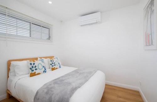 Merewether Apartment | Buchanan Hideout - Cosy Bungalow by Merewether Beach