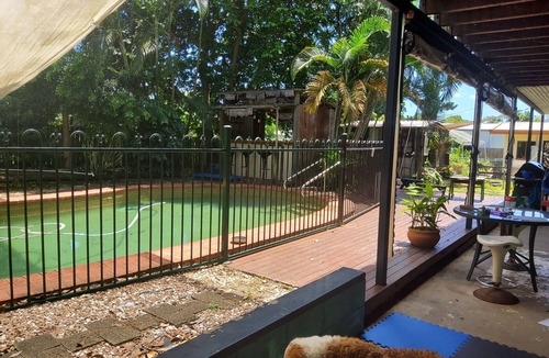 Woree House | BUDGET 3/4Br 2Bath and 2 kitchens in tropical gardens with pool