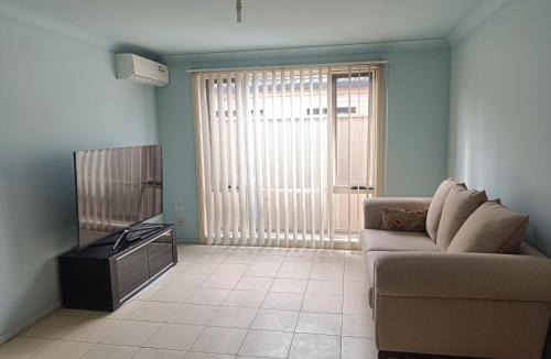 Greystanes House | Budget Queen Room in Shared House - 49a3
