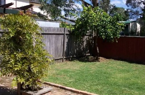 Ingleburn House | Budget Sydney Holiday House with WIFI & Netflix