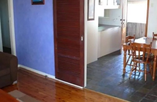 Ingleburn House | Budget Sydney Holiday House with WIFI & Netflix