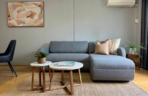 Burleigh Heads Apartment | Burleigh Beach Retreat, Refurbished 1BR Apartment, 30m to Beach