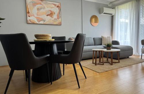 Burleigh Heads Apartment | Burleigh Beach Retreat, Refurbished 1BR Apartment, 30m to Beach