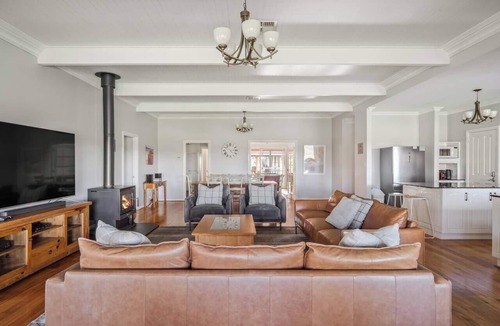 Wilyabrup House | Burton Farmhouse Reconnect with Nature and Family