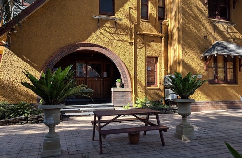 Burwood Hotel | Burwood Bed and Breakfast