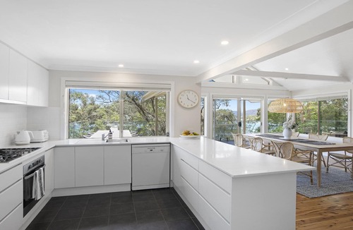 Pretty Beach Central Coast House | Bush Retreat with Bayviews at Pretty Beach