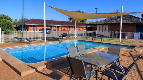 Parkes Hotel | Bushman's Motor Inn