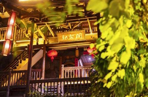 Yongding Hotel | Butterfly Flowers Inn- Exclusive Location,Anicent Chinese Style, 2 minutes walk to Tianmen Mount Cableway,Free pick up service over 1 nights, Free fresh coffee and tea, Free mini lunch,Free laundry,Itineary planning, Attraction Tickets Serivce in advance