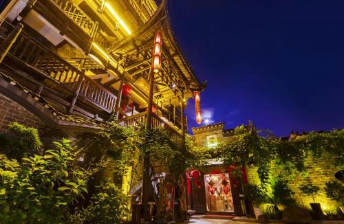 Yongding Hotel | Butterfly Flowers Inn- Exclusive Location,Anicent Chinese Style, 2 minutes walk to Tianmen Mount Cableway,Free pick up service over 1 nights, Free fresh coffee and tea, Free mini lunch,Free laundry,Itineary planning, Attraction Tickets Serivce in advance
