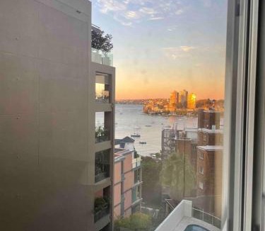 Elizabeth Bay Apartment | By the Harbour Gem