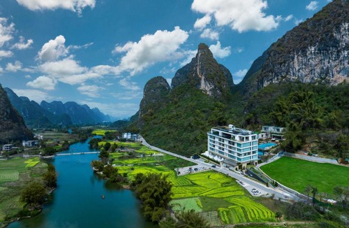 Yangshuo Hotel | BYMA Valley Hideaway Resort Yangshuo·Ten-Mile Gallery · Yulong River·Double-Level Cliffside Infinity Pools · Private Luxury Villas ·Panoramic Floor-to-Ceiling Café & Dining