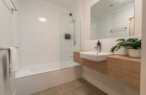 Earlville Hotel | Cairns Southgate Hotel