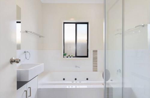 Moonta Bay Hotel | Calm Waters, Moonta Bay