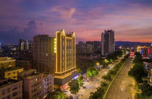 Huadu Hotel | Calvin International Hotel Guangzhou Baiyun International Airport Huadu Plaza Branch - Free Deliver Service to Guangzhou Baiyun International Airport & Free Deliver Service to Canton Fair Complex During Canton Fair Period