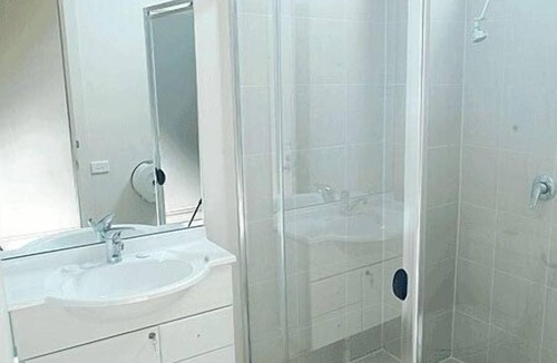 Stanmore Hostel | Cambridge Lodge - Hostel