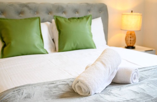 Camperdown House | Camperdown 3Br near Parks/Hospital/Train/Shopping