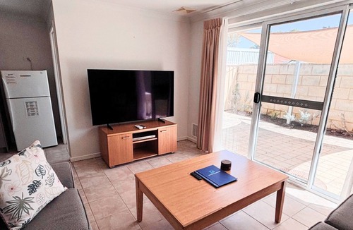 Broadwater House | Cape View TwentyTwo – a modern 2-bedroom, 2-bathroom villa
