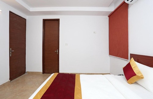 Sahibabad Hotel | Capital O 12807 Amaira Hotel And Banquets