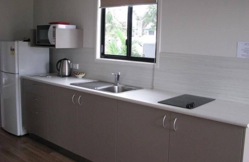 Cardwell Hotel | Cardwell Beachcomber Motel and Tourist Park