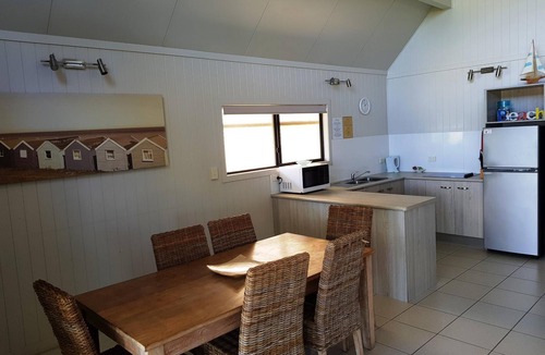 Cardwell Hotel | Cardwell Beachcomber Motel and Tourist Park