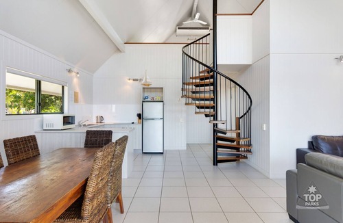 Cardwell Hotel | Cardwell Beachcomber Motel and Tourist Park