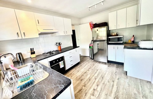 Newport Apartment | Casa de Piña, 700 mts to Newport Beach, headland views, spacious 2 bedrm apt.
