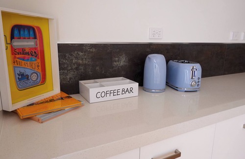 Carrum Apartment | Casa Mar - Beachside Bliss. Sun, sand and family fun All in one place.