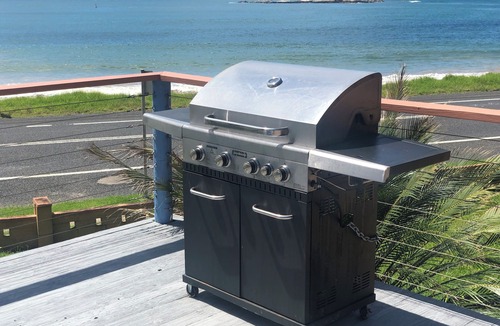 Batehaven House | Caseys Beachfront Holiday House