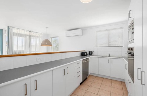Castaways Beach Condo | Castaways Penthouse Noosa, Sea Views, Beachfront, Pool, Tennis.