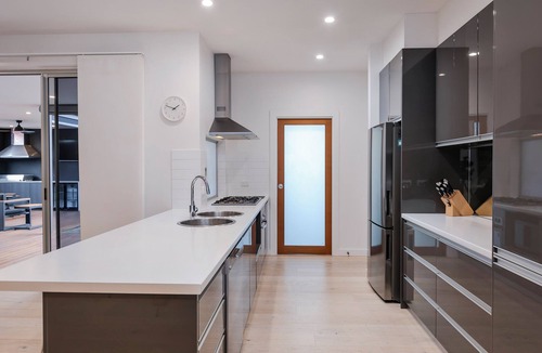 Prospect House | Castle - Pet Friendly, City Fringe, Office, Garage