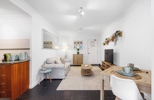 Perth Central Business District Apartment | CBD Edge 1BR on Mounts Bay Road