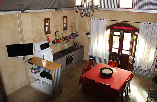 Dubbo East Hotel | Cellar Guesthouse - Outback Cellar Dubbo