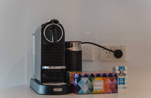Braddon Apartment | Central 1-Bed with Balcony, Rooftop BBQ & Parking