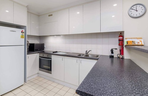 Canberra City Centre Apartment | Central 2-bed Apartment with Gym and Spa