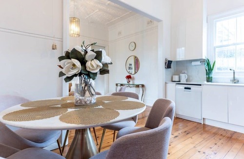 Newtown House | Central based 3-Bed House with Charming courtyard