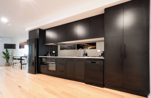 Launceston CBD Apartment | Central & Modern Inner City Apartment with WiFi