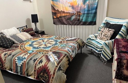 Thuringowa Central Bed & Breakfast | Central Thuringowa willows Riverway & ross river naturist CO retreat