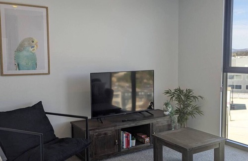Phillip Apartment | Central Tranquillity @Woden