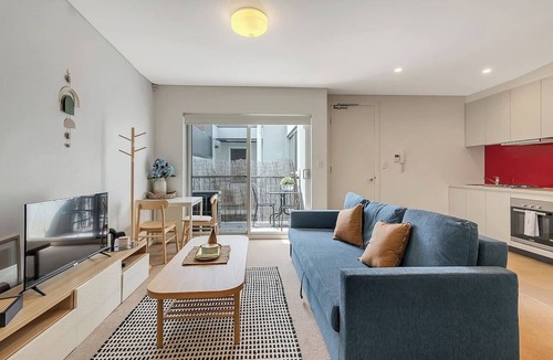 Pyrmont Apartment | Centrally Located Pyrmont Paradise with Patio
